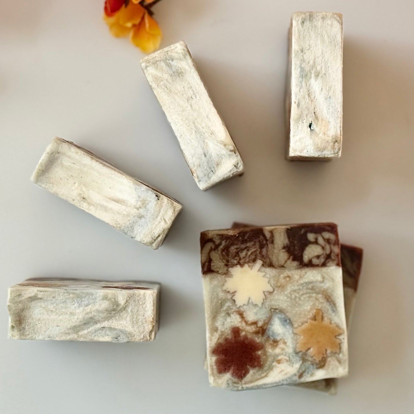 Falling Leaves | Cedarwood • Pine • Bergamot